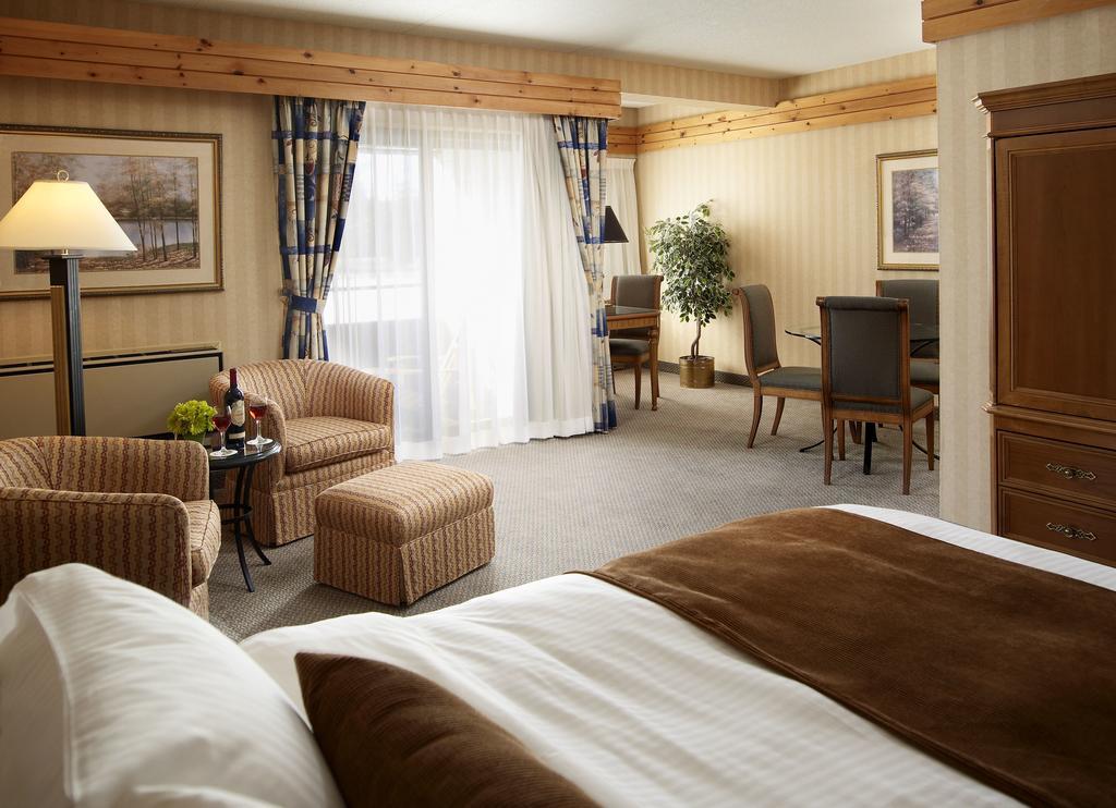 Pinestone Resort, Conference Centre, Spa & Golf Course Халибертон Экстерьер фото